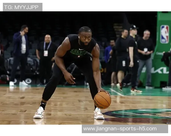 杰伦布朗称赞阿马里威廉姆斯护筐能力提升球队攻防效率 杰伦布朗称赞阿马里威廉姆斯护筐能力提升球队攻防效率